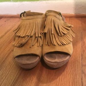 FANTASTIC DEAL! Minnetonka wedged sandals